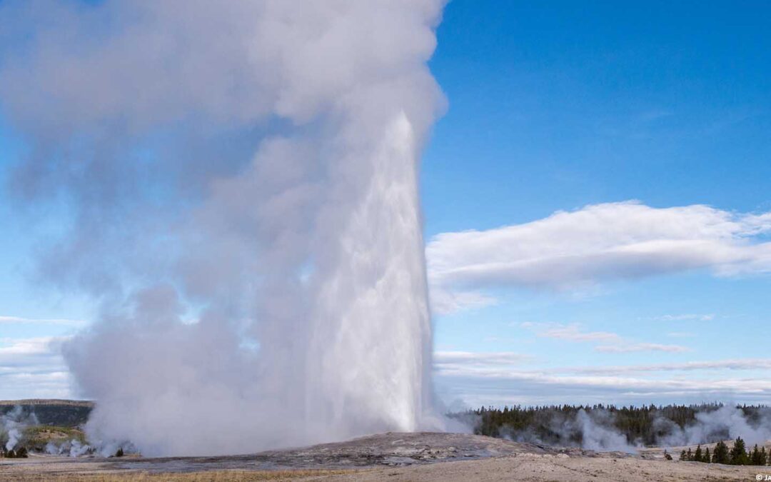 Book Review: Yellowstone Treasures 6th Edition